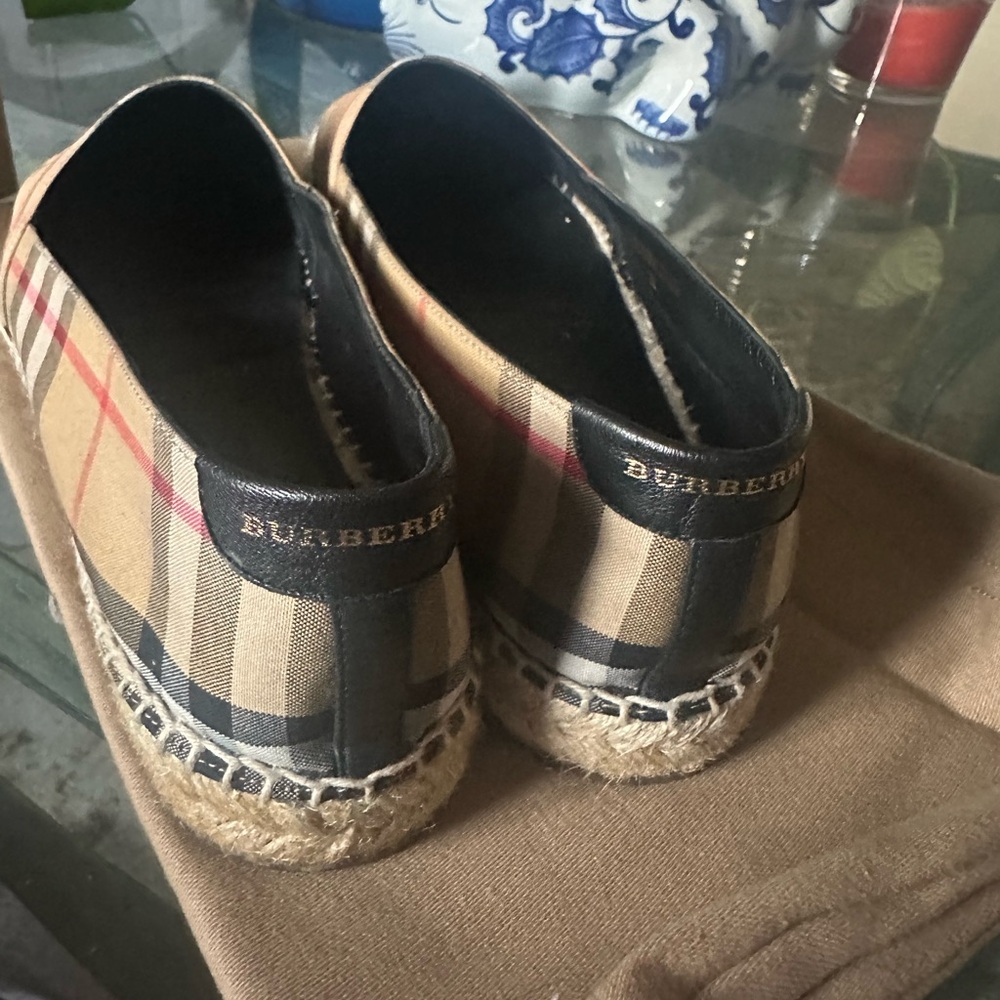 Burberry Checkered Slip-On Shoes - Picture 4 of 8